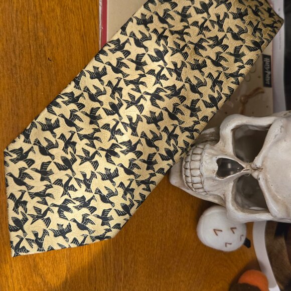 🕸️ M.C. Escher Collector’s Tie – Mystical Masterpiece 🕸️Collectable - Picture 7 of 7